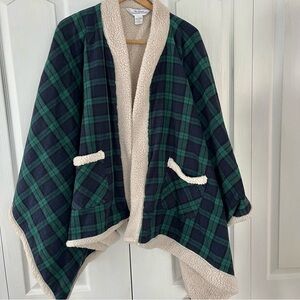 Vermont Country Store Women’s open Cape Poncho Green & Blue Plaid flannel Sherpa